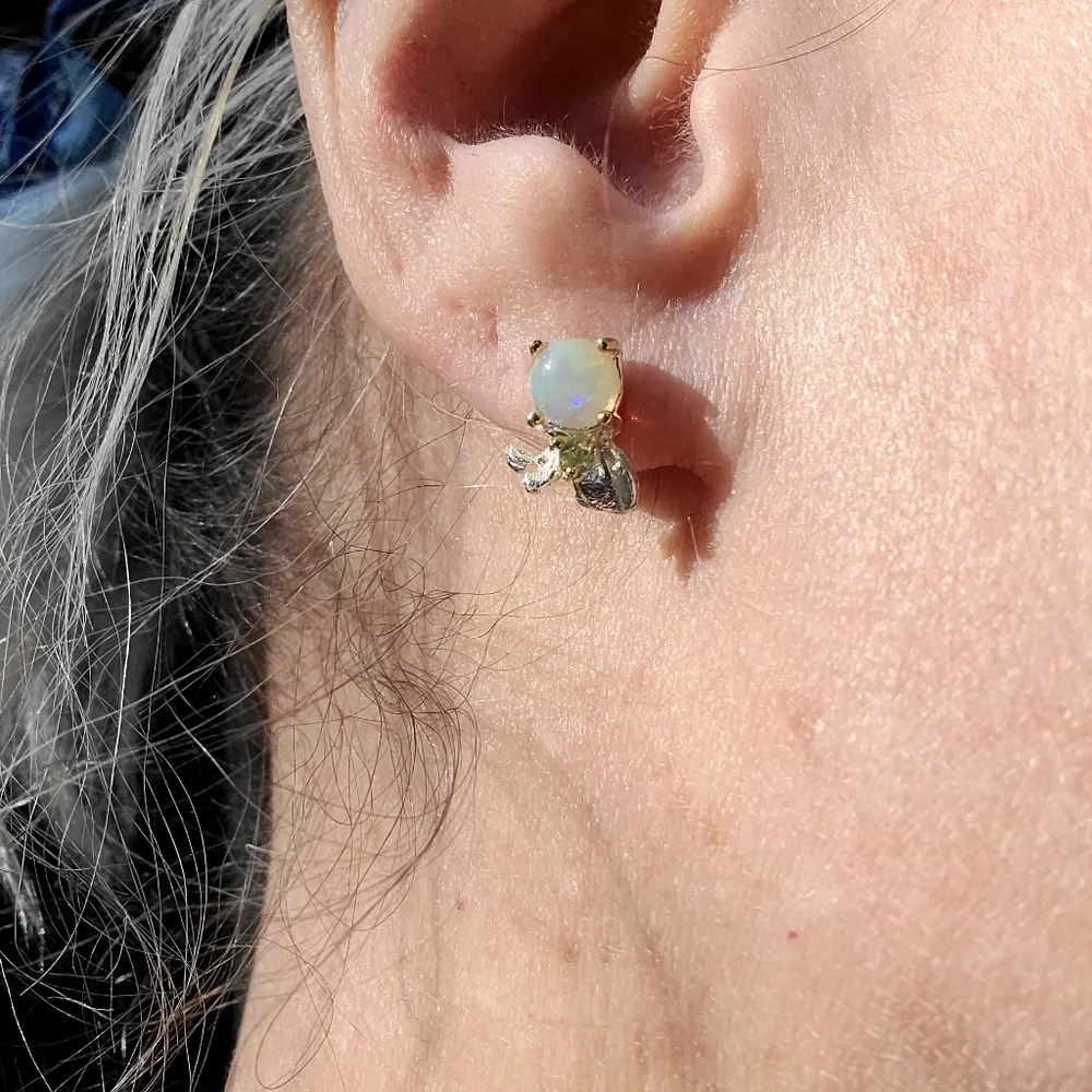 Opal & Peridot .925 Sterling Silver floral stud earrings - Picture 9 of 14